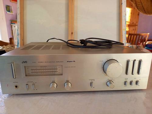Amplificateur JVC AX1 des années 90