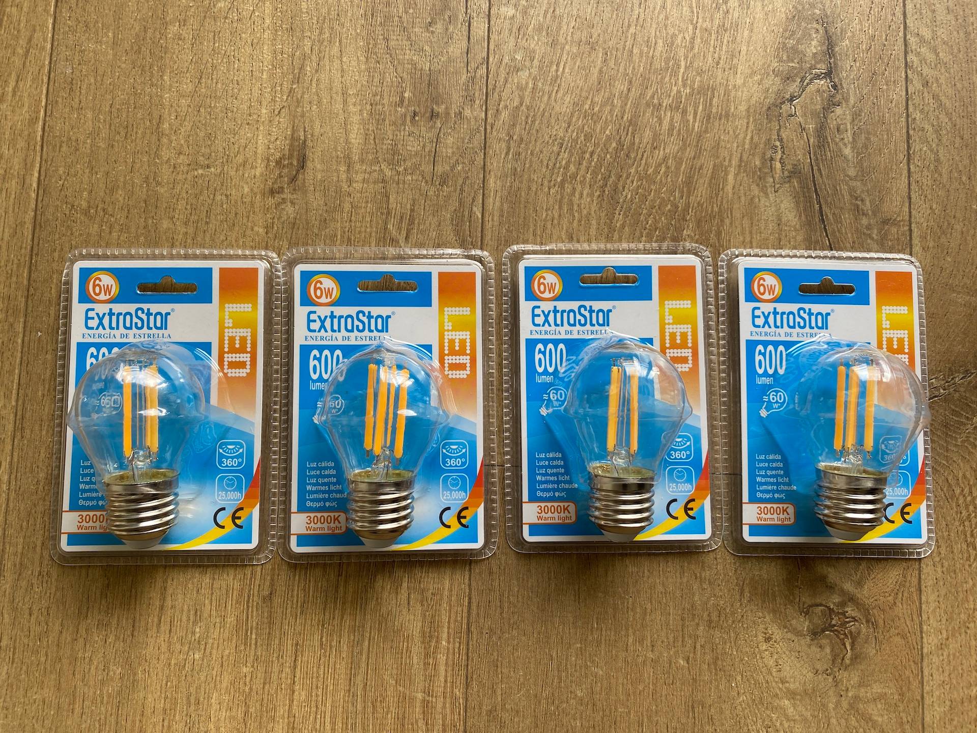 4 Ampoules E27 à vis Neuves