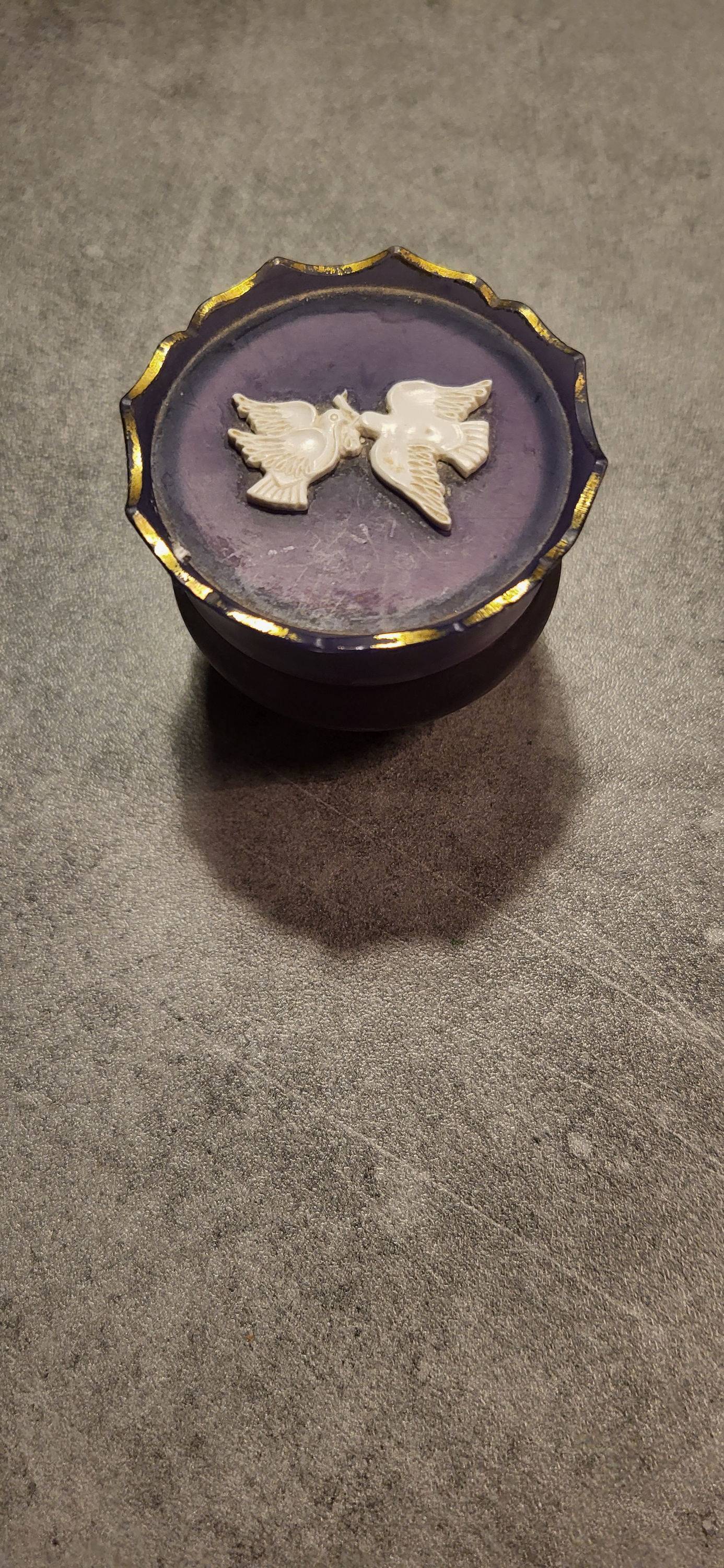 Vends ancien pot d’une célèbre marque