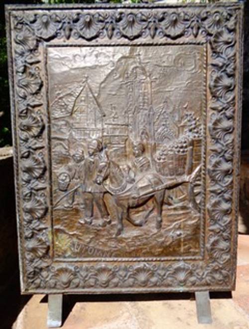 Pare-feu ancien de cheminée en laiton repoussé