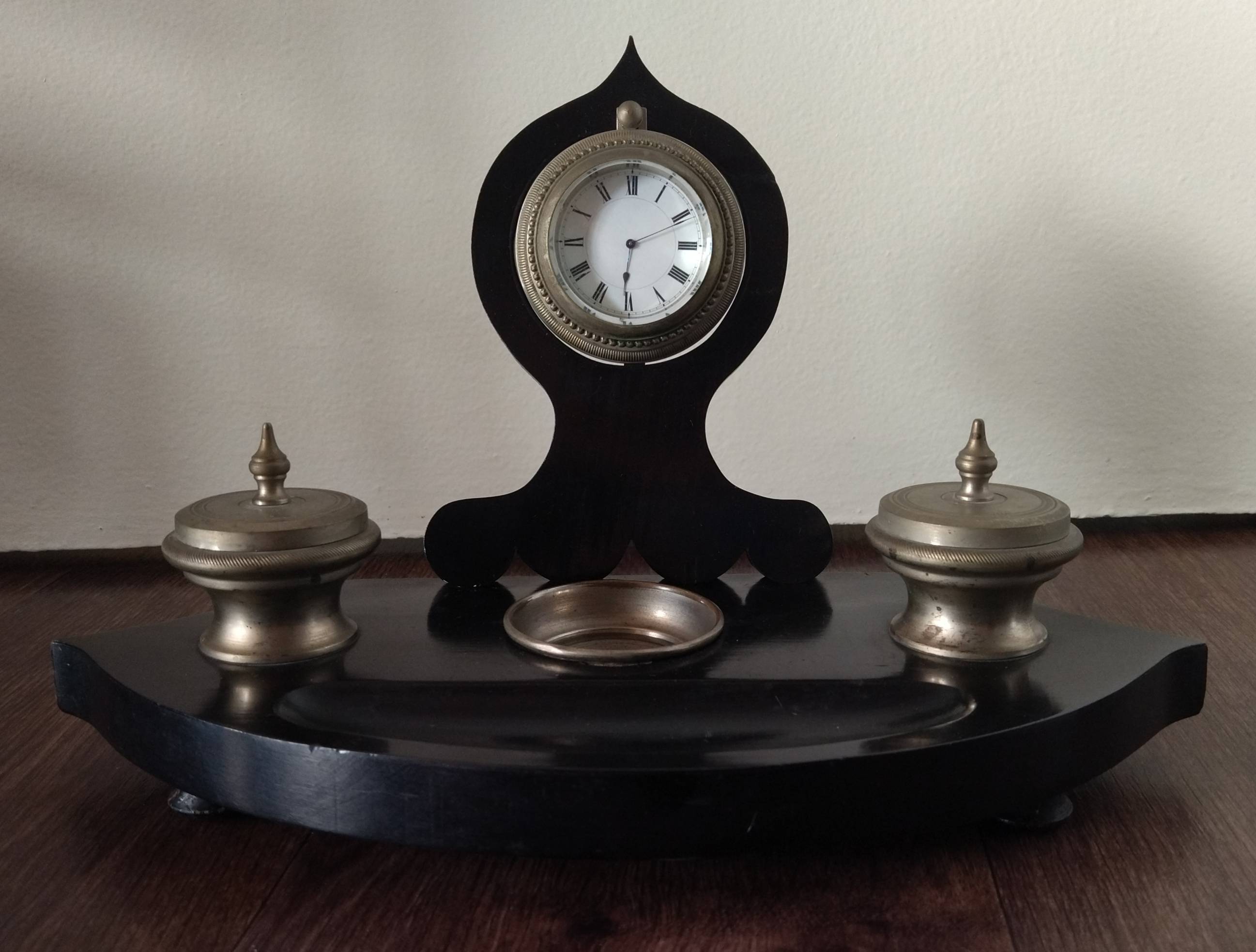 Ancien encrier avec pendule