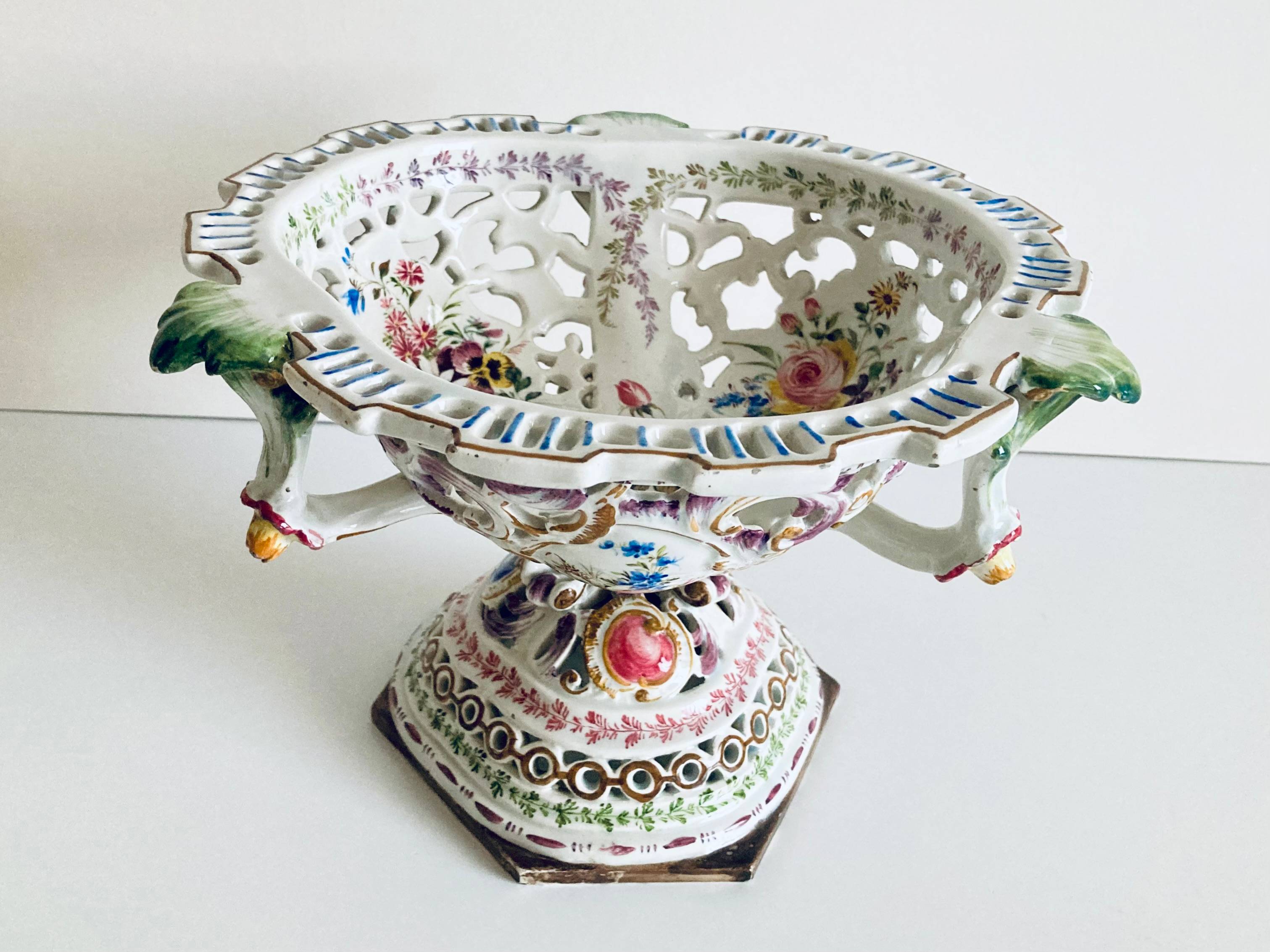 Ancienne Coupe en Faience émaillée peinte fleurs Gian Battista Viero GBV Nove di Bassano