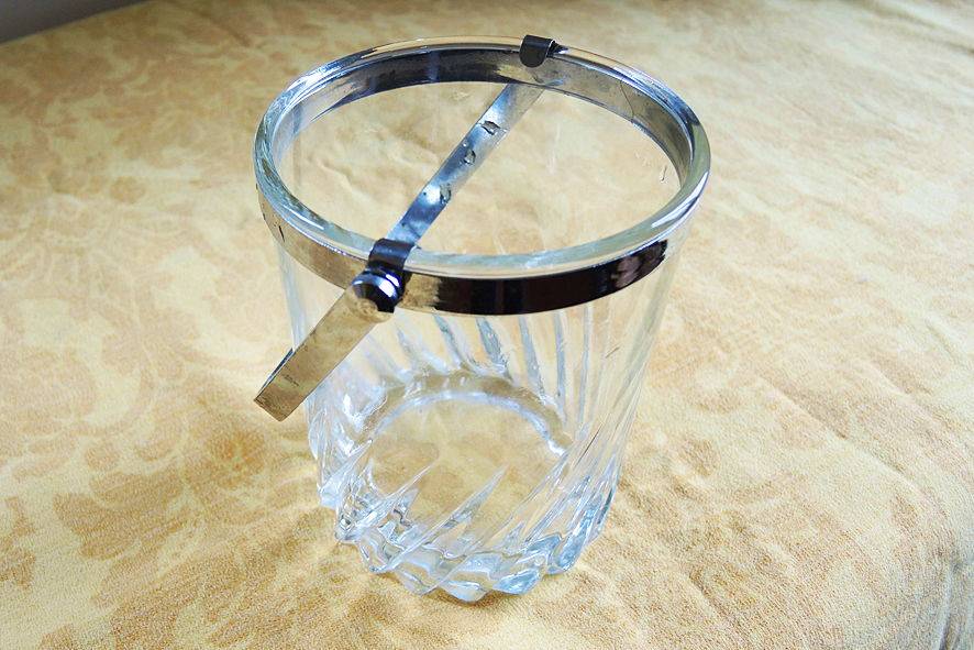Vends ancien seau à glace en verre taillé & inox