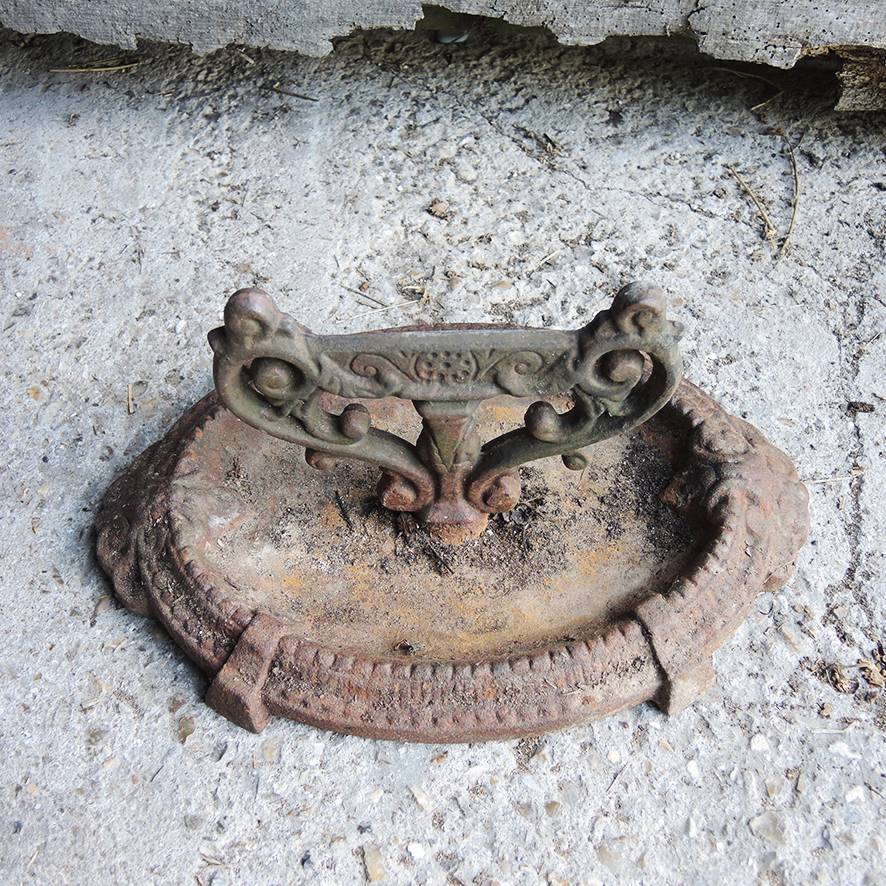 Ancien Grattoir Pour Bottes en Fonte