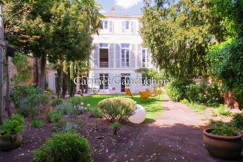 Vends Ancien Hôtel particulier emplacement de premier ordre - 6 chambres, 300m², La Rochelle (17)