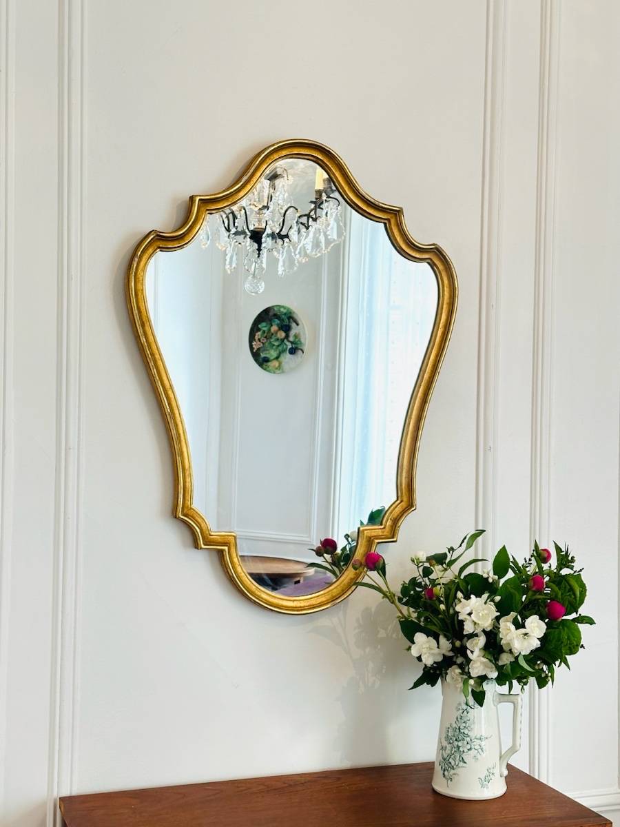 Ancien miroir en forme de tulipe à la feuille d’or