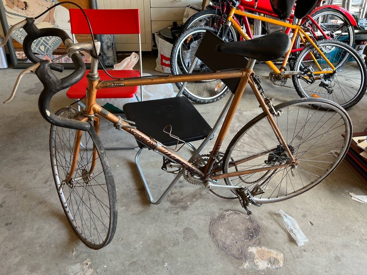 Lot De Pièces Vélo Ancien Motobécane - Écrou De Fourche, Vis, Rondelle, Boulon - Vintage