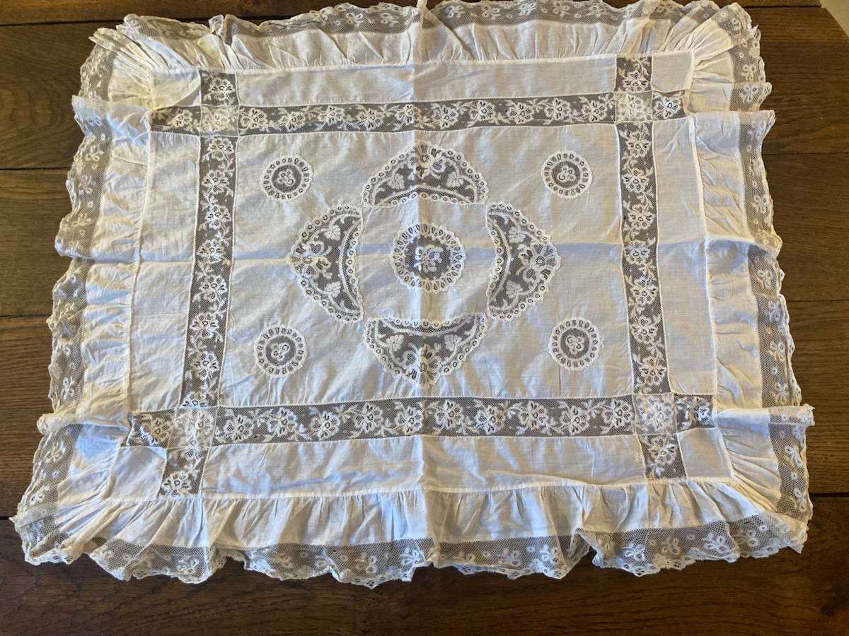 Vends très ancien napperon dentelle fait main