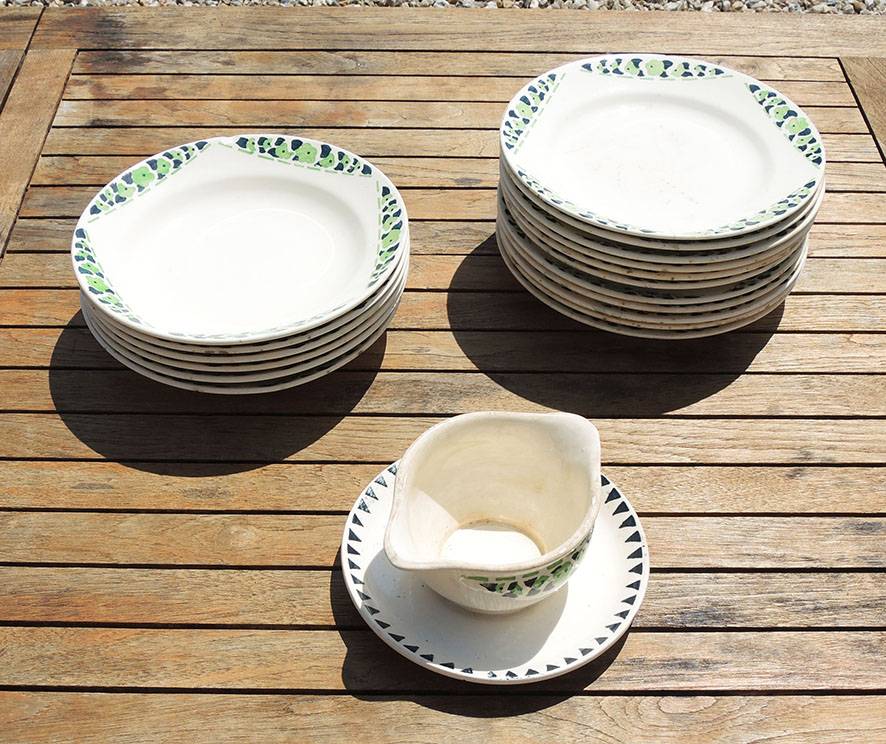 Ancien Service de Vaisselle en Terre de Fer Longchamps – Cannes