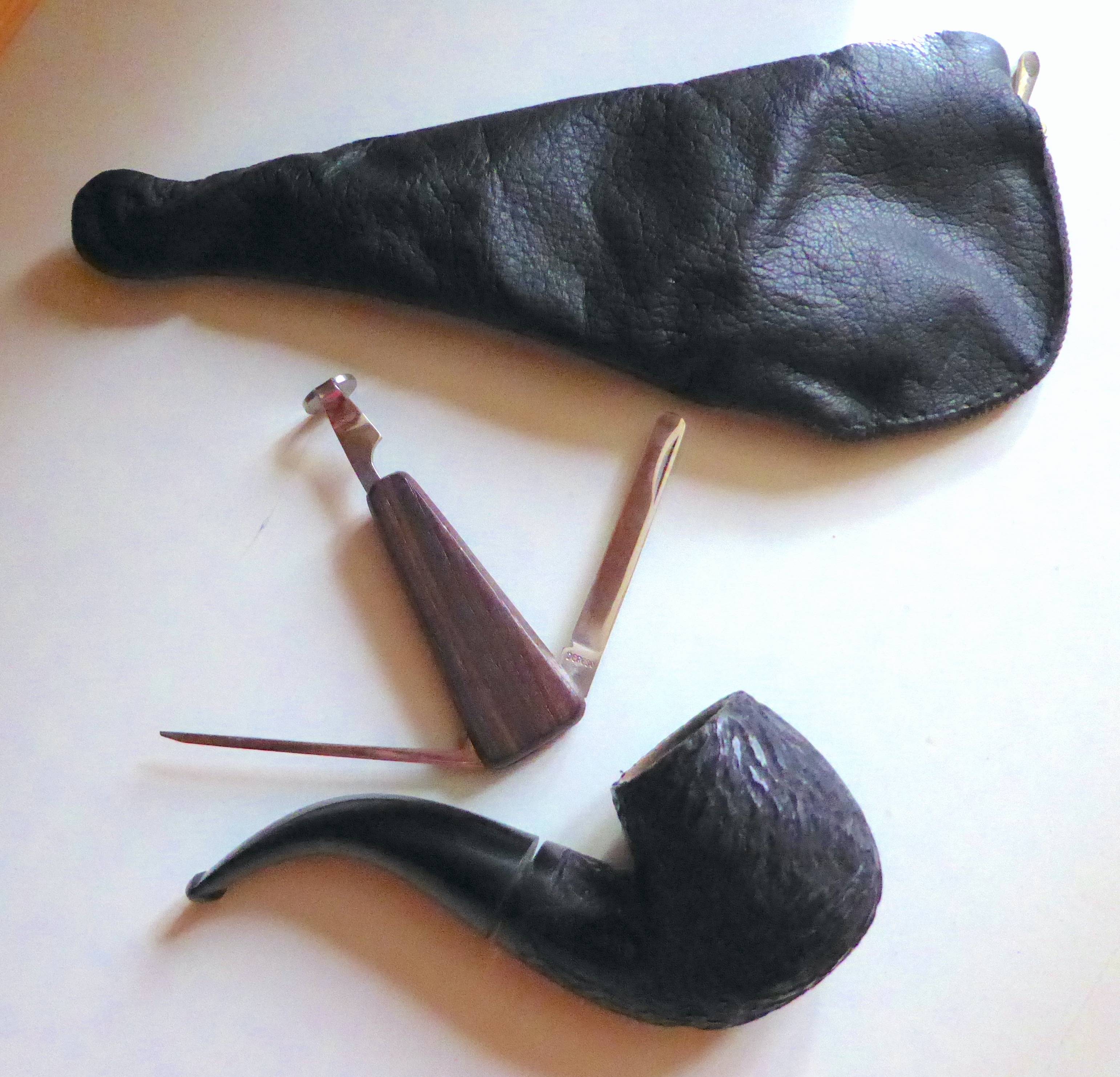 Pipe ancienne et accessoires