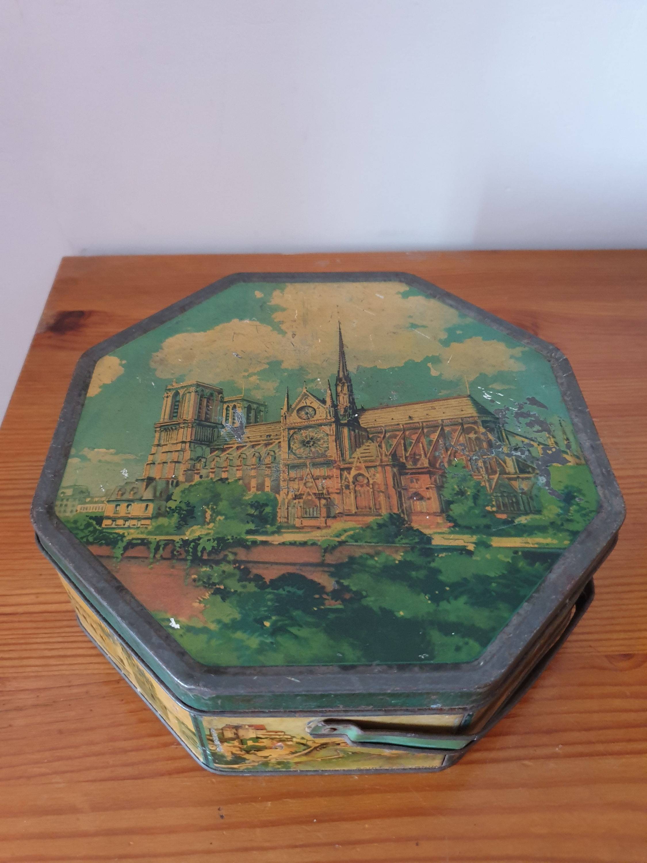 Vends rare ancienne boîte panier en tôle Notre-Dame de Paris et autres villes 8x24 cm