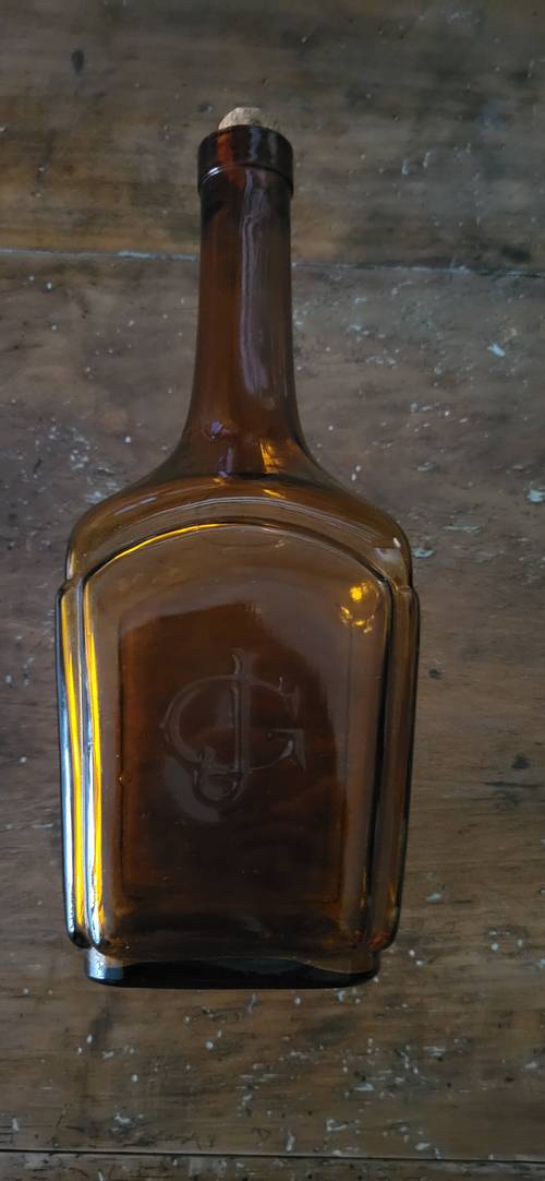 Ancienne bouteille en verre ambré