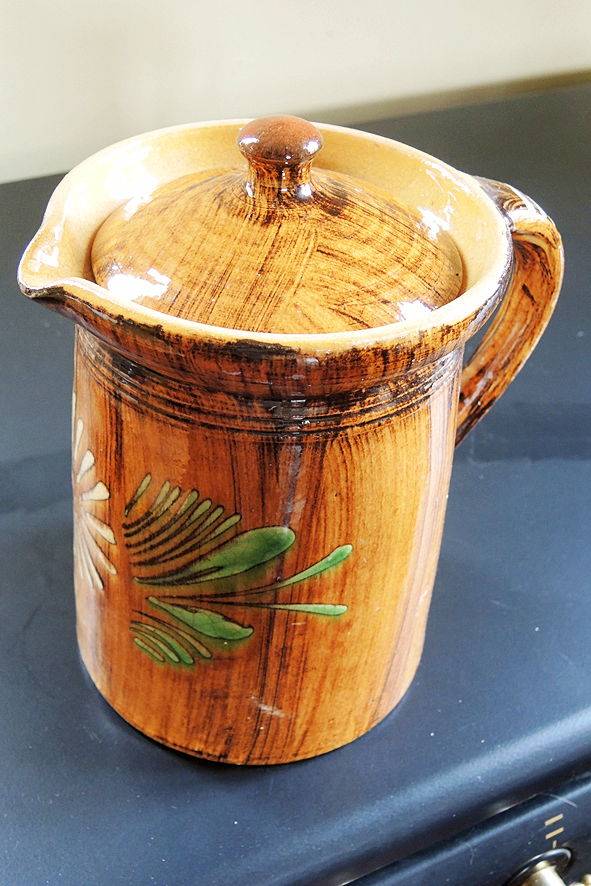 Ancienne Carafe à Couvercle en Terre Vernissée d’Alsace