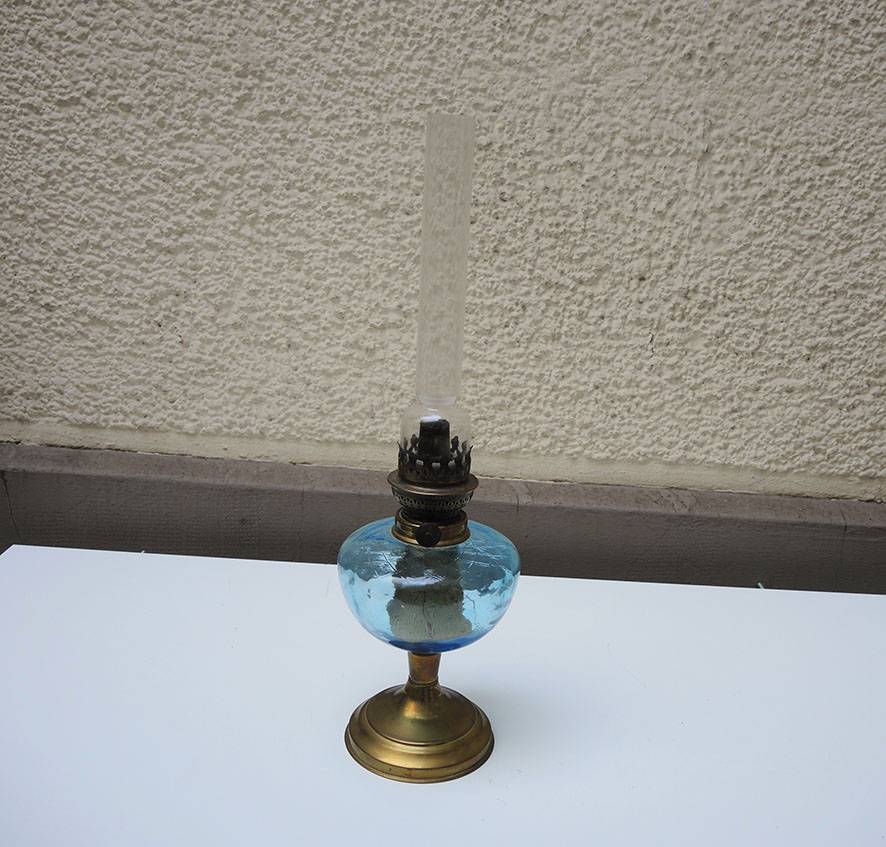 Ancienne Lampe à Pétrole En Laiton Moulé – Jolie Décoration Vintage, Sans Marque