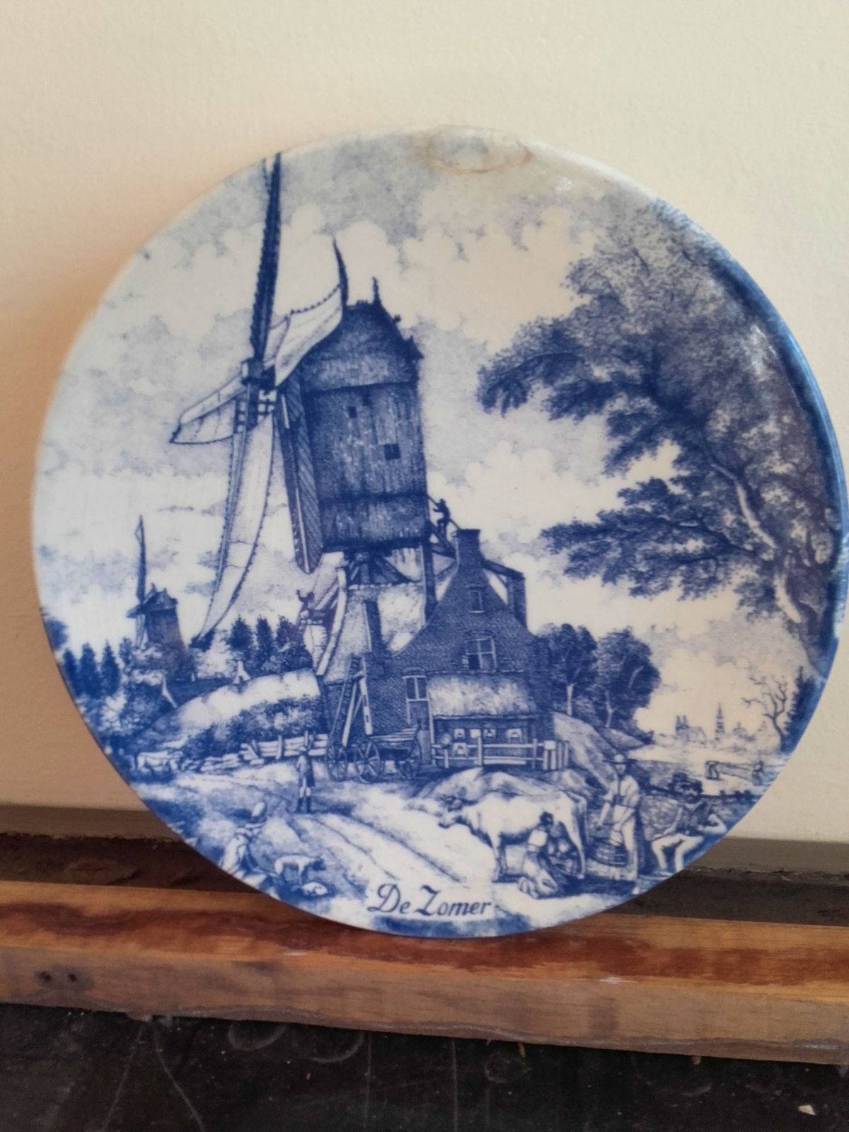 Ancienne petite assiette décorative avec moulin tons bleus