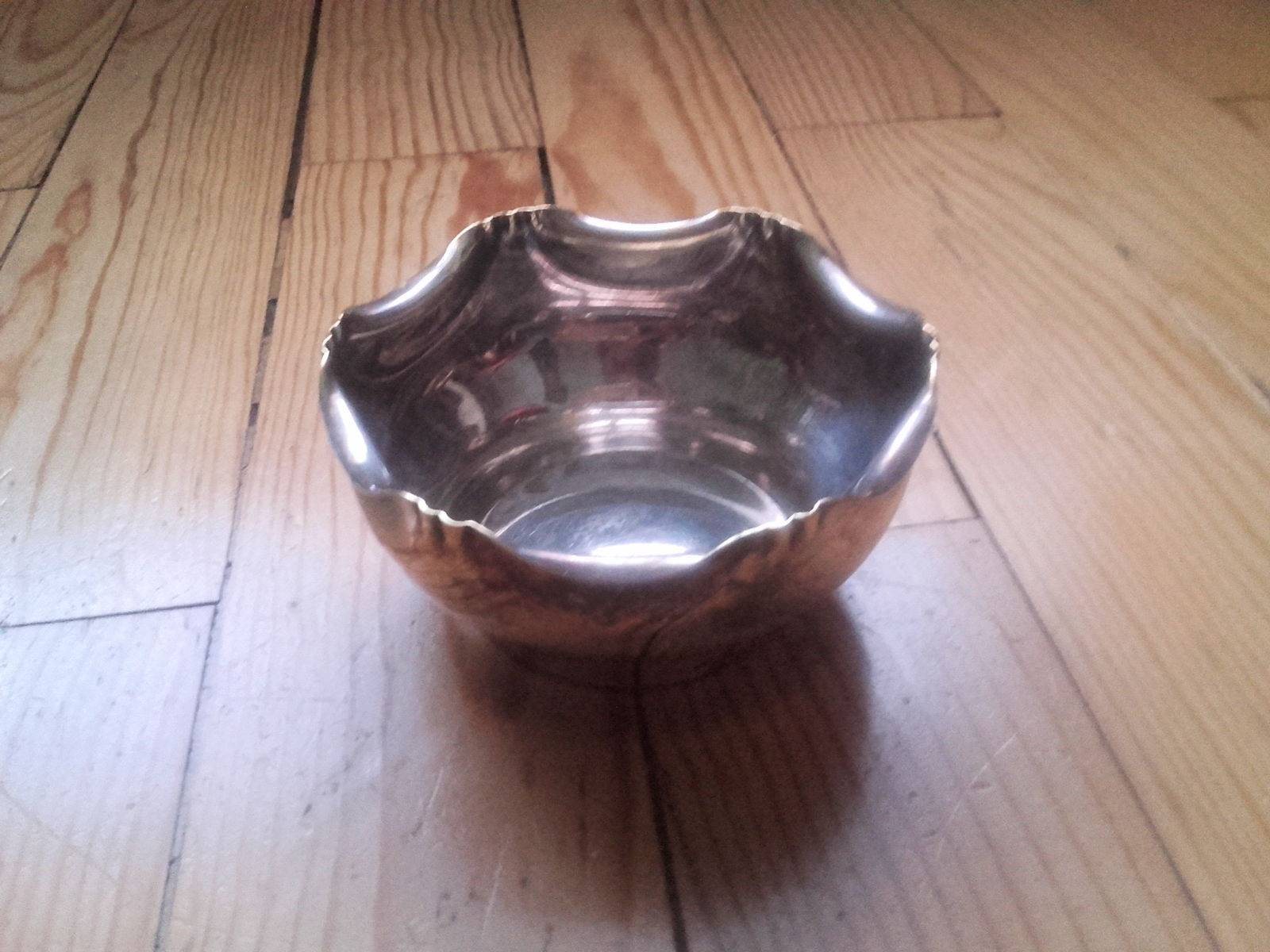 Ancienne petite coupe en métal argenté