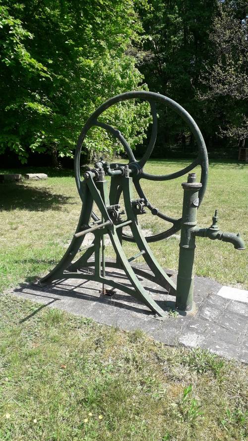 Ancienne pompe