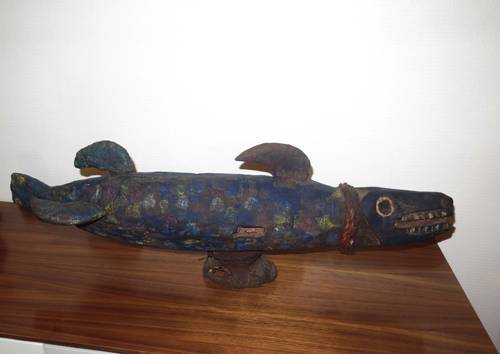 Ancienne sculpture de poisson africain Bakongo Kano RD Congo 70cm de long