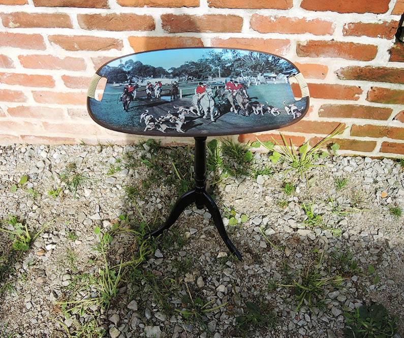 Ancienne Table d’Appoint Chasse à Courre