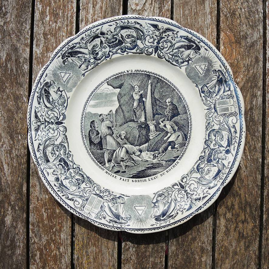 ANCIENNE ASSIETTE FAÏENCE Creil Montereau Jeanne d'Arc N°3 illustration
