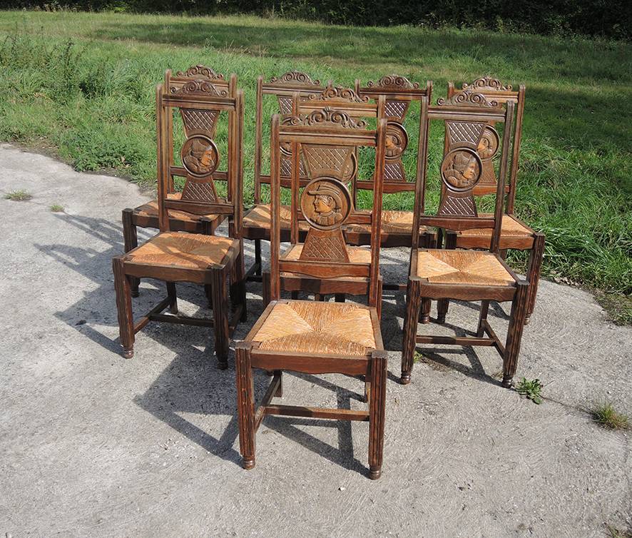 10 Anciennes Chaises en Bois Sculpté & Paille - Décor Normand