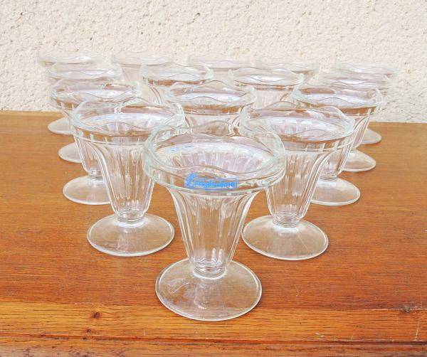 6 anciennes coupes À glace en verre