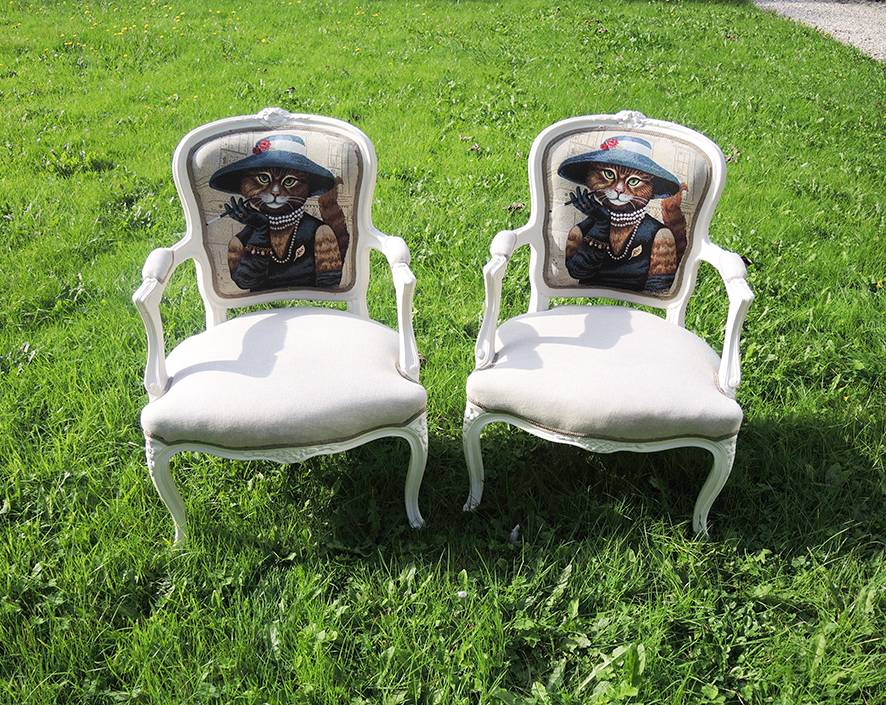 2 Anciens Fauteuils Louis XV - Tissu en Lin Motif Chat