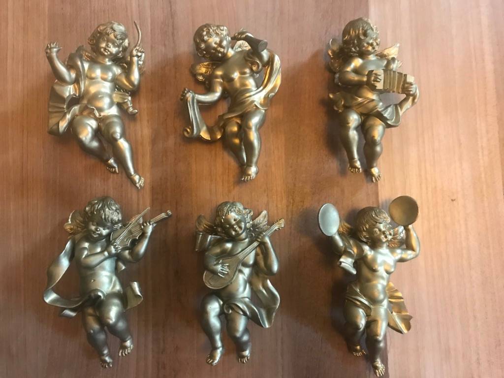 Angelots en résine à suspendre