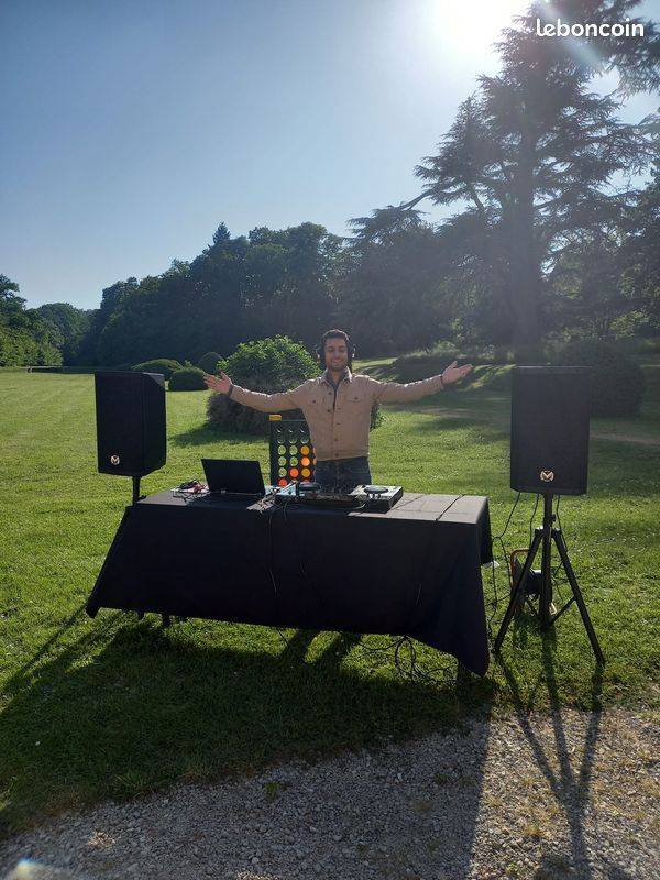 Dj pro et animateur 100% à la demande du client propose services