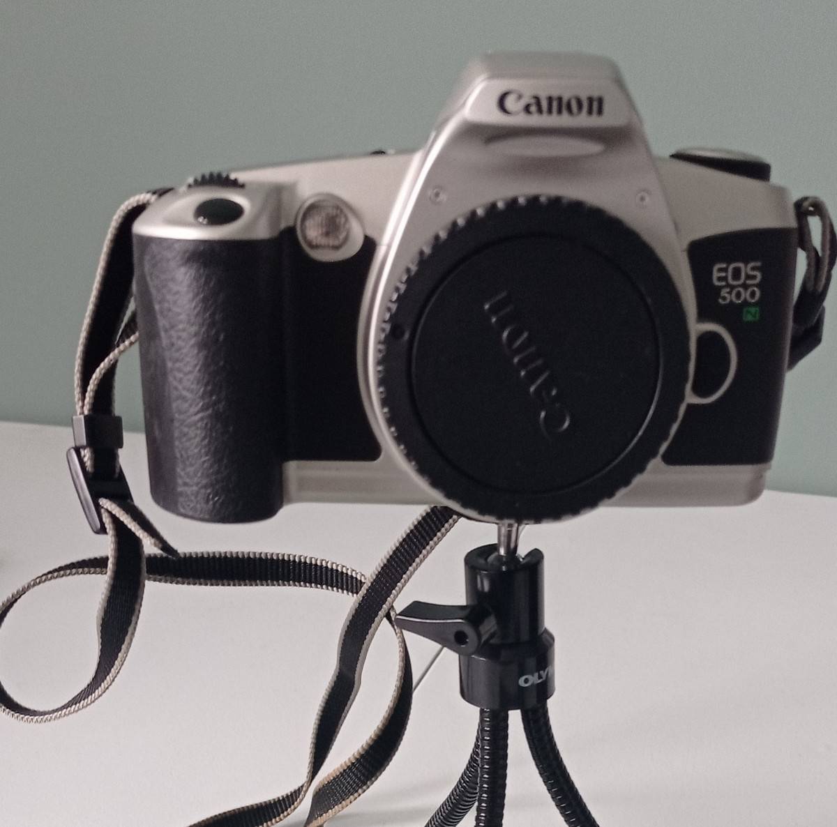 Vends appareil photo argentique Canon EOS 500N avec accessoires