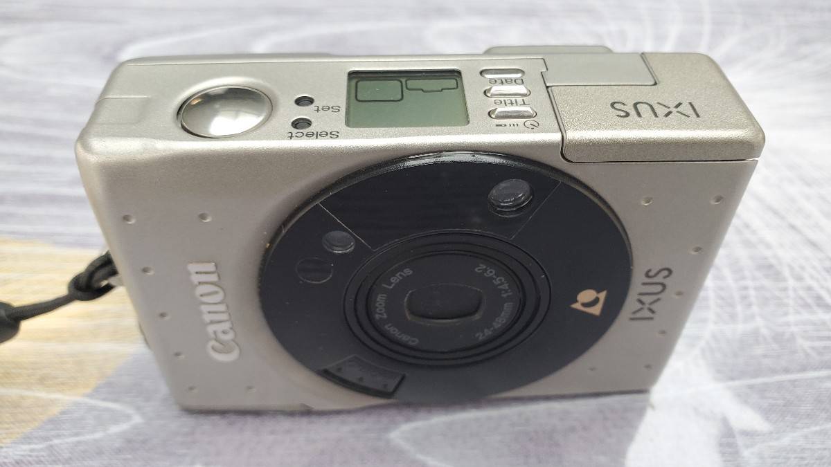 Appareil photo vintage Canon Ixus