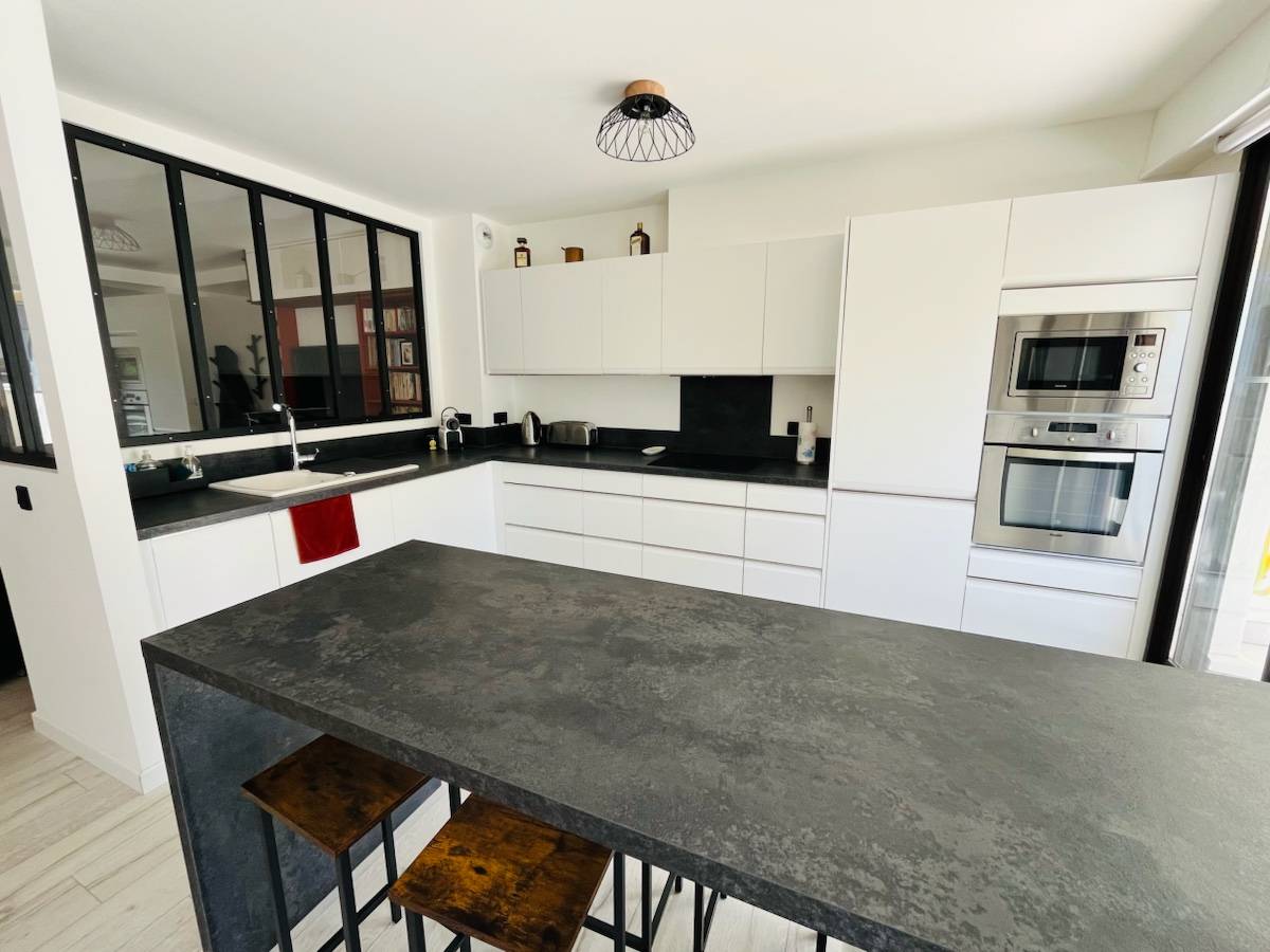 Loue appartement 85m² avec piscine - Plage à 10 min à pied - 4 couchages - Le Pradet (83)