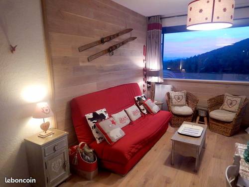 Propose Bel appartement pied pistes, refait à neuf, 2 chambres, balcon, WIFI, 3 étoiles