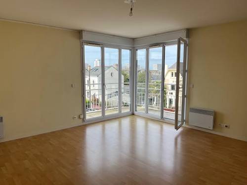 Loue appartement 53m² Angers quartier Madeleine-St Léonard. Parking fermé et local vélo