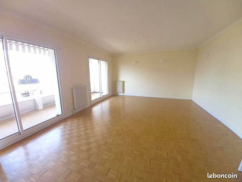 Loue appartement 90m² - Caluire-et-Cuire (69) - Montessuy - 2 chambres