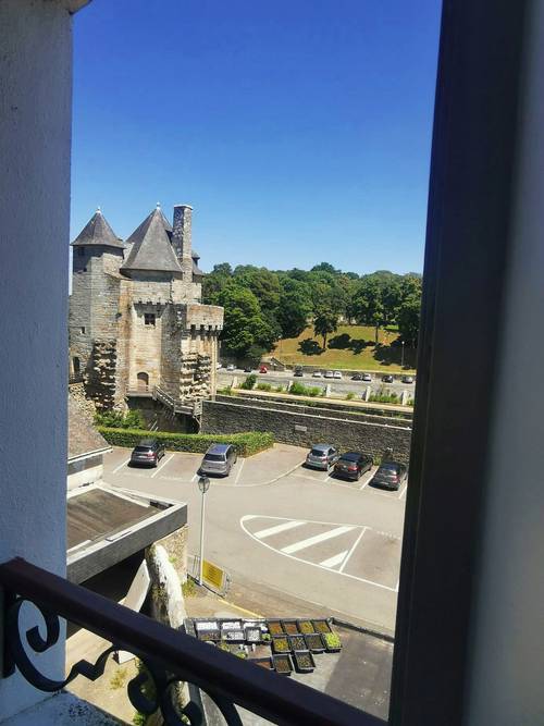 Loue bel appartement 100m² centre Vannes (56) vue remparts