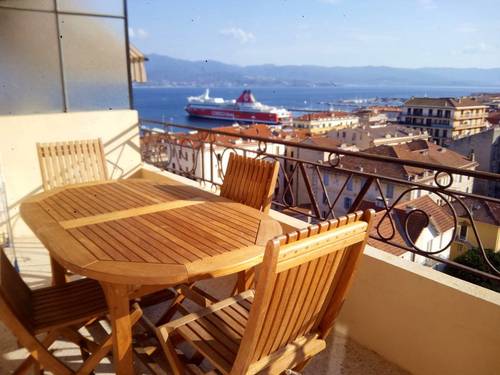 Loue appartement centre ville Ajaccio (20), vue sur le golfe, 4 couchages