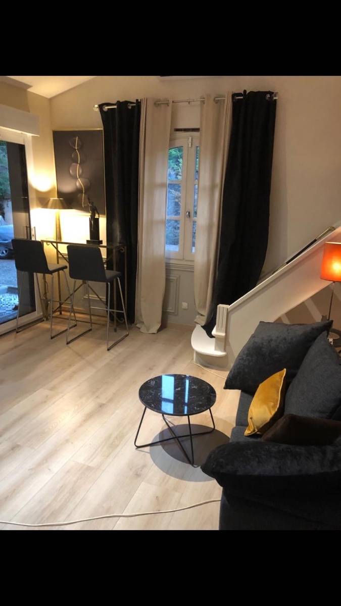 Louons t2 duplex climatisé à stagiaire ou pro de passage périodes courtes