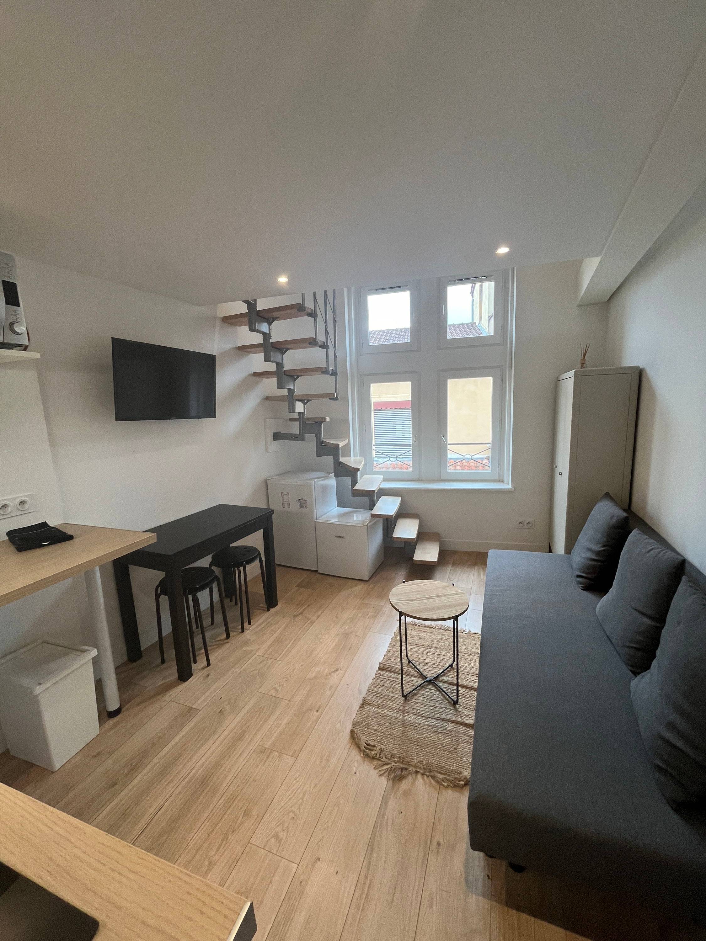 Loue appartement duplex 23m² Lyon 2ème Saint Antoine / Mercière - 1 chambre. Bail Meublé