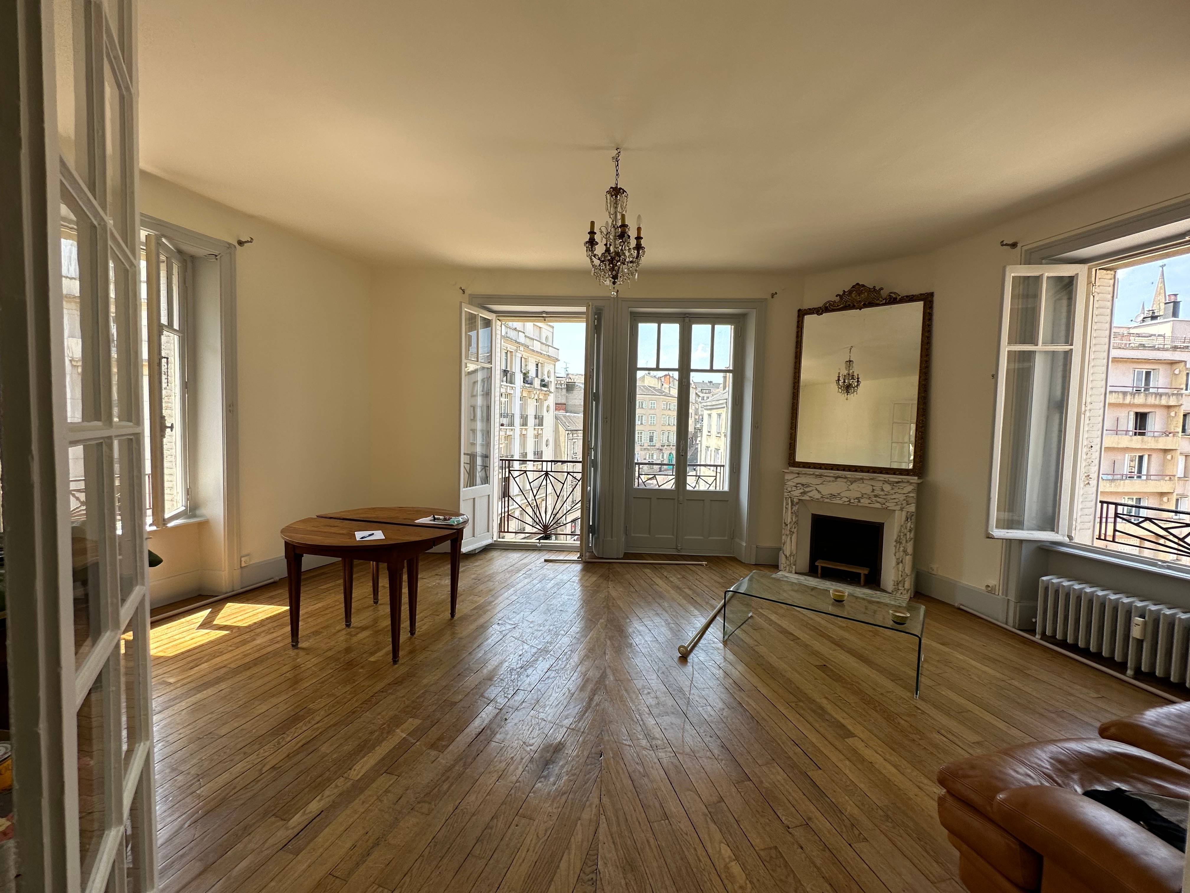 Loue appartement entièrement rénové - 95m² - plein centre