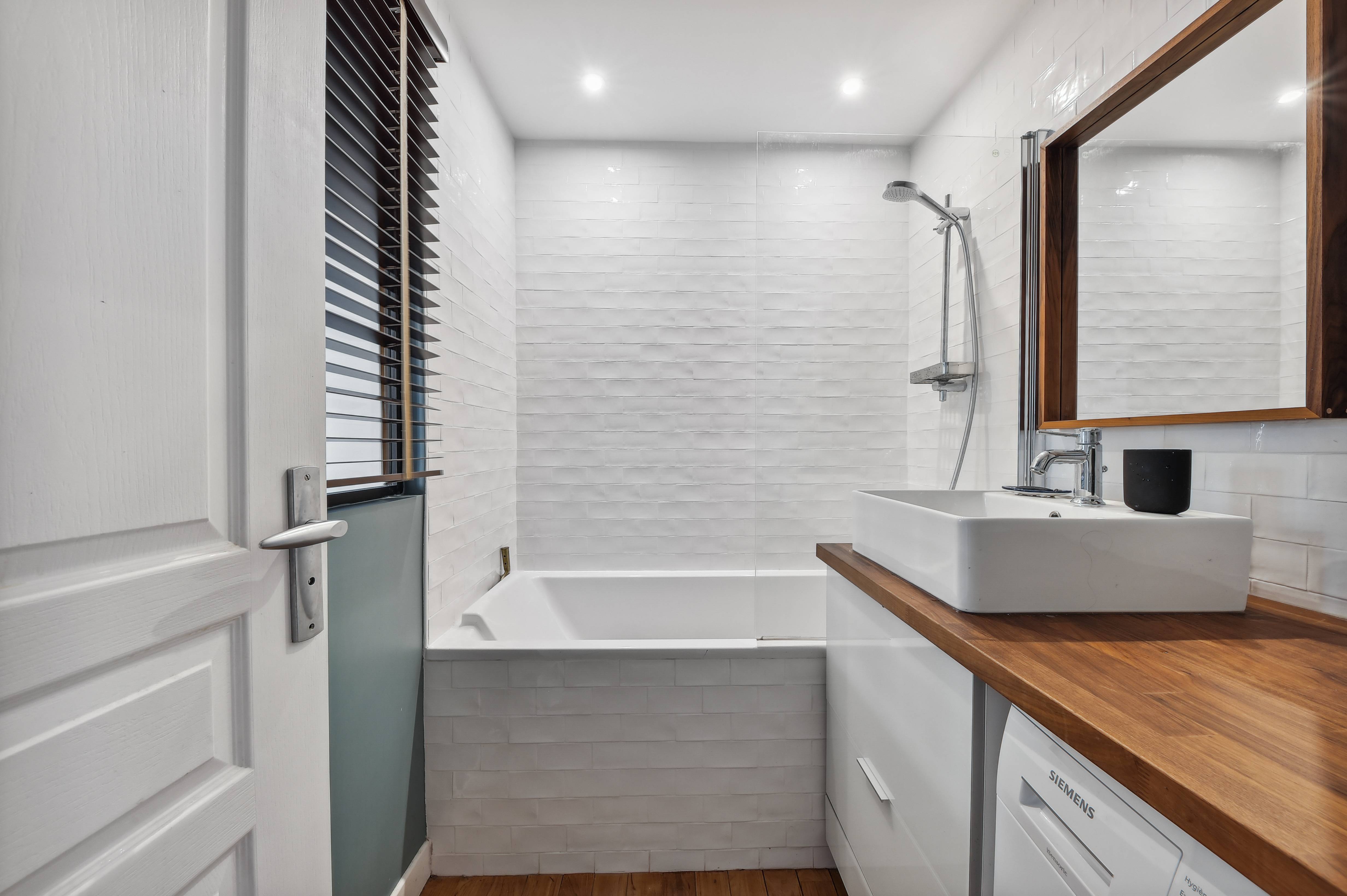 Loue appartement 50m² Paris 17ème - Rue des Épinettes, charmant et design mois d’août, 2 chambres
