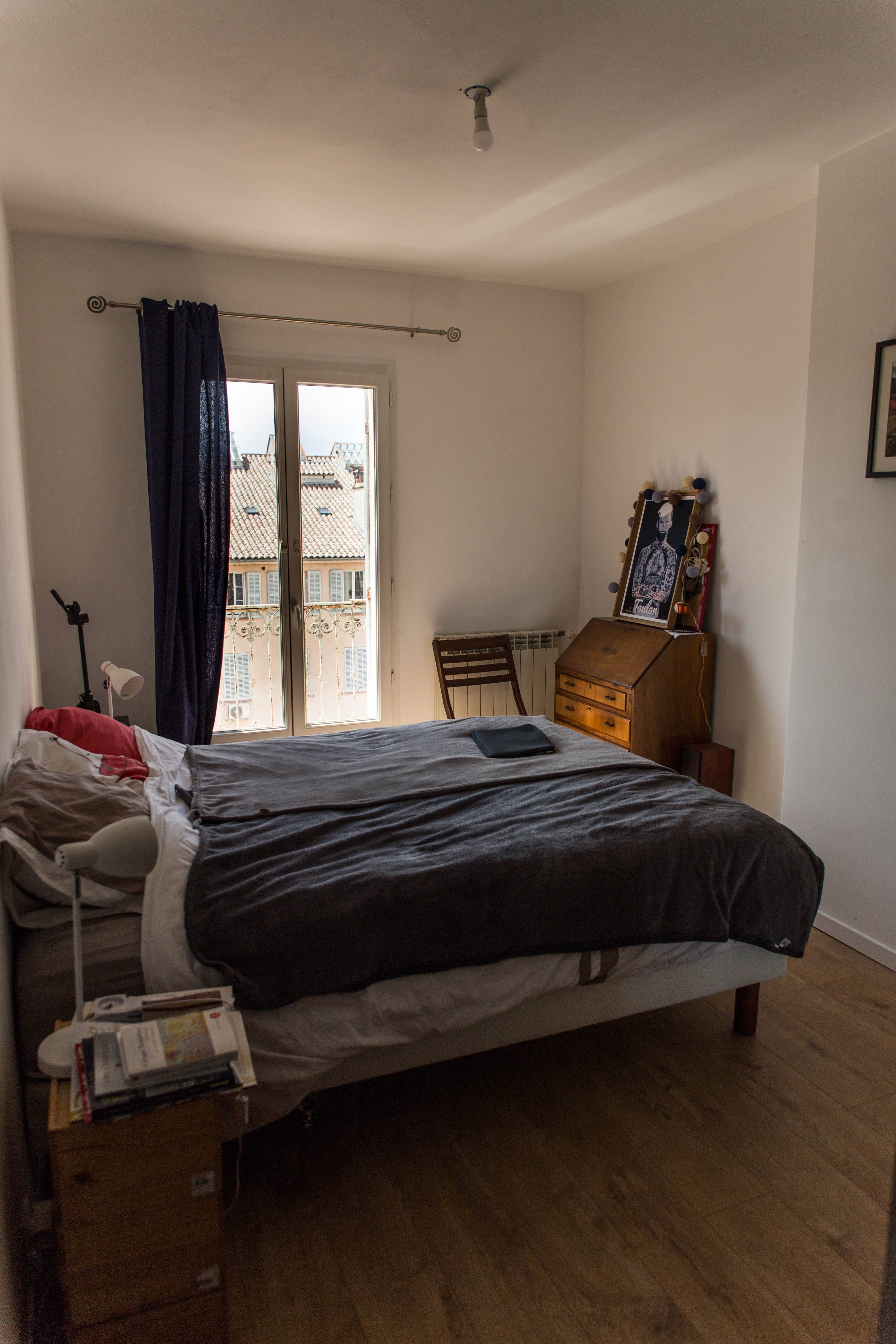 Loue appartement 80m² haute ville Toulon (83) - 5ème étage plein sud - 2 chambres