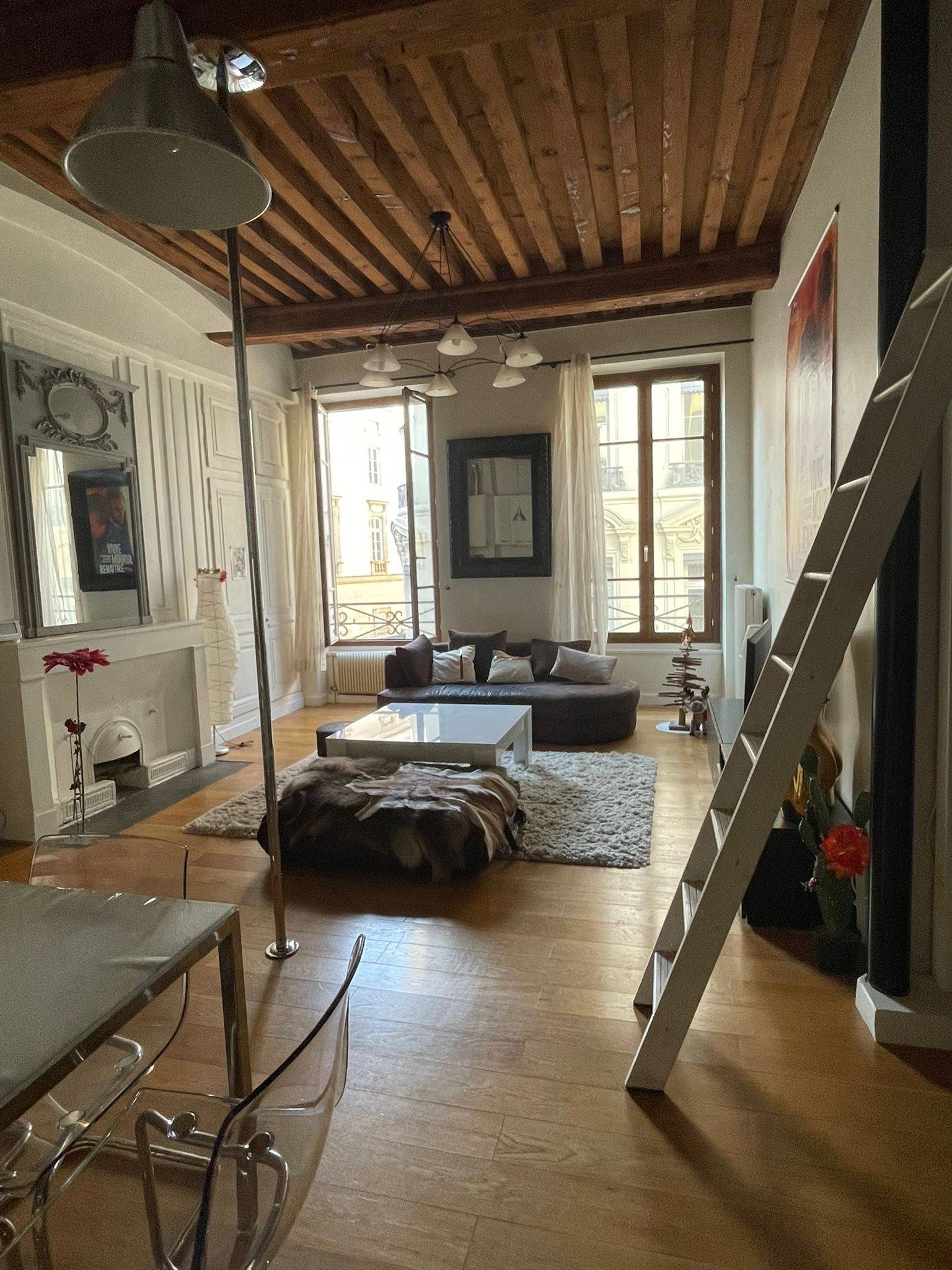 Loue appartement T3 72m² Lyon 1er Hôtel de Ville