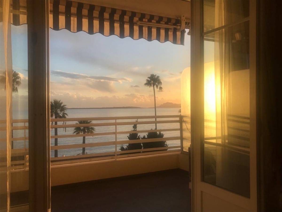 Loue appartement face à la mer à Juan-les-Pins (06), 4 couchages - Antibes (06)