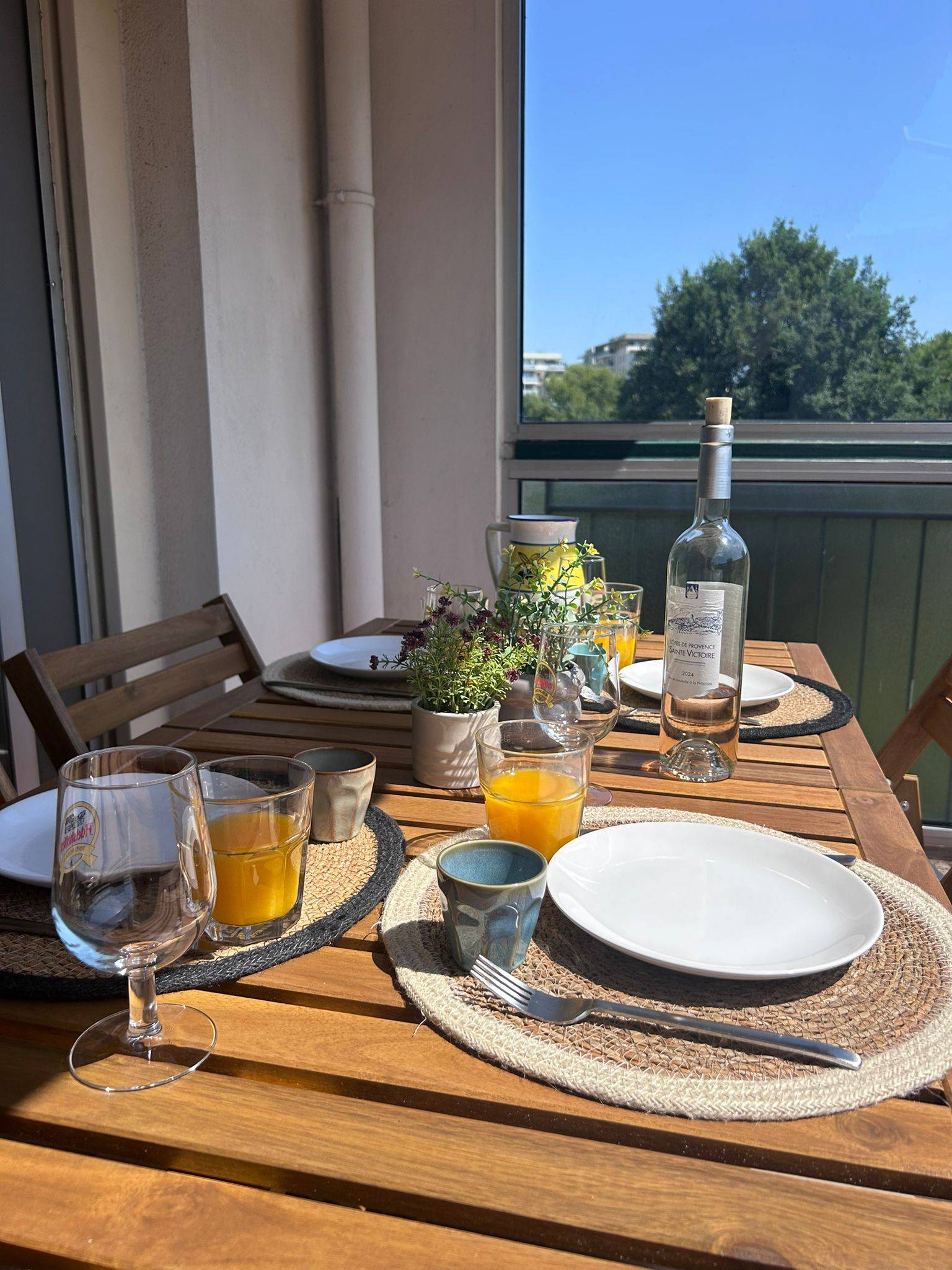 Loue appartement confortable avec 2 chambres, 4 couchages, terrasse et garage à Antibes