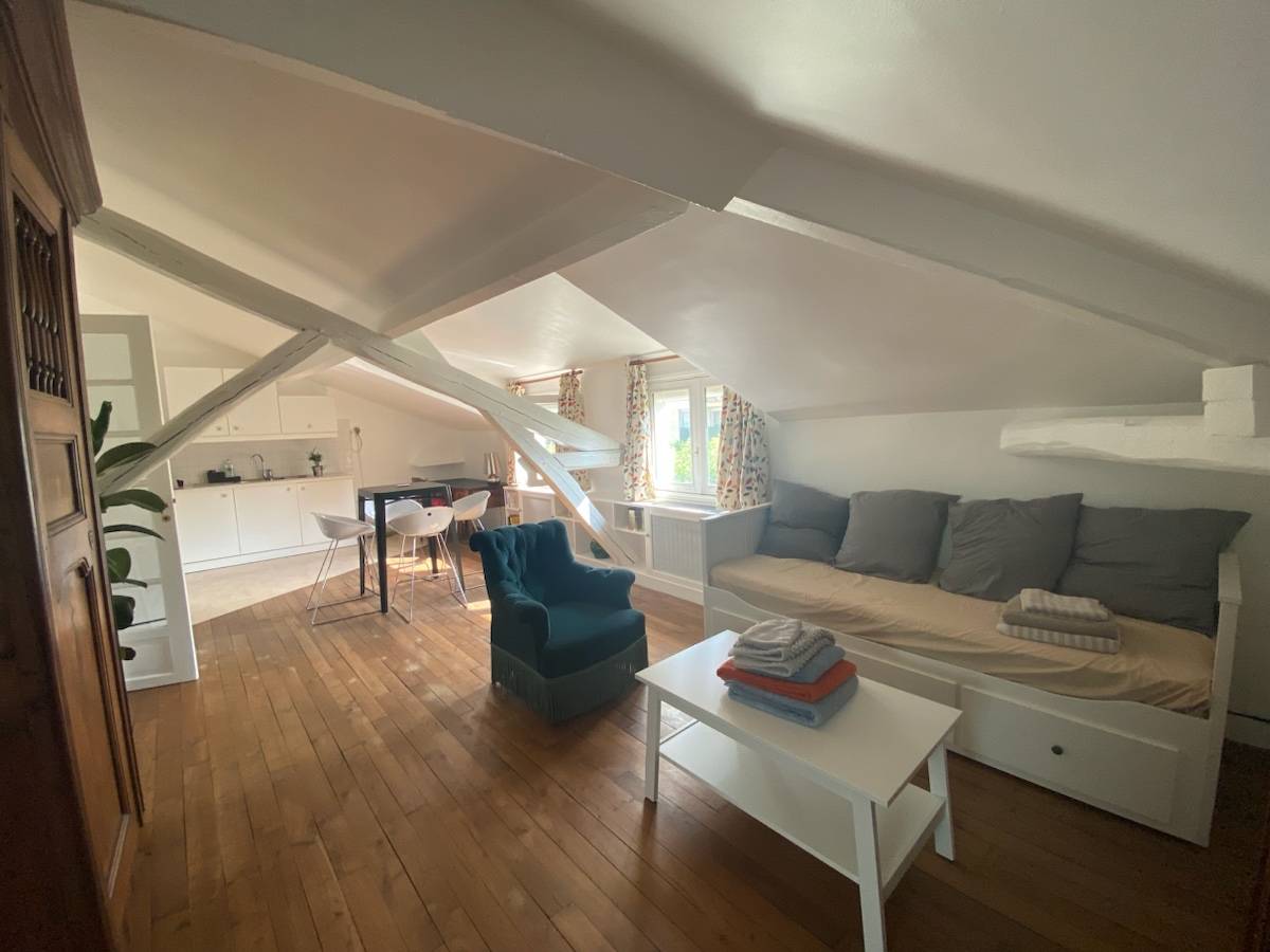 Loue appartement 65m² au sein d’une maison familiale - 4 couchages, jardin, parking, au pied du métro - Montreuil (93)