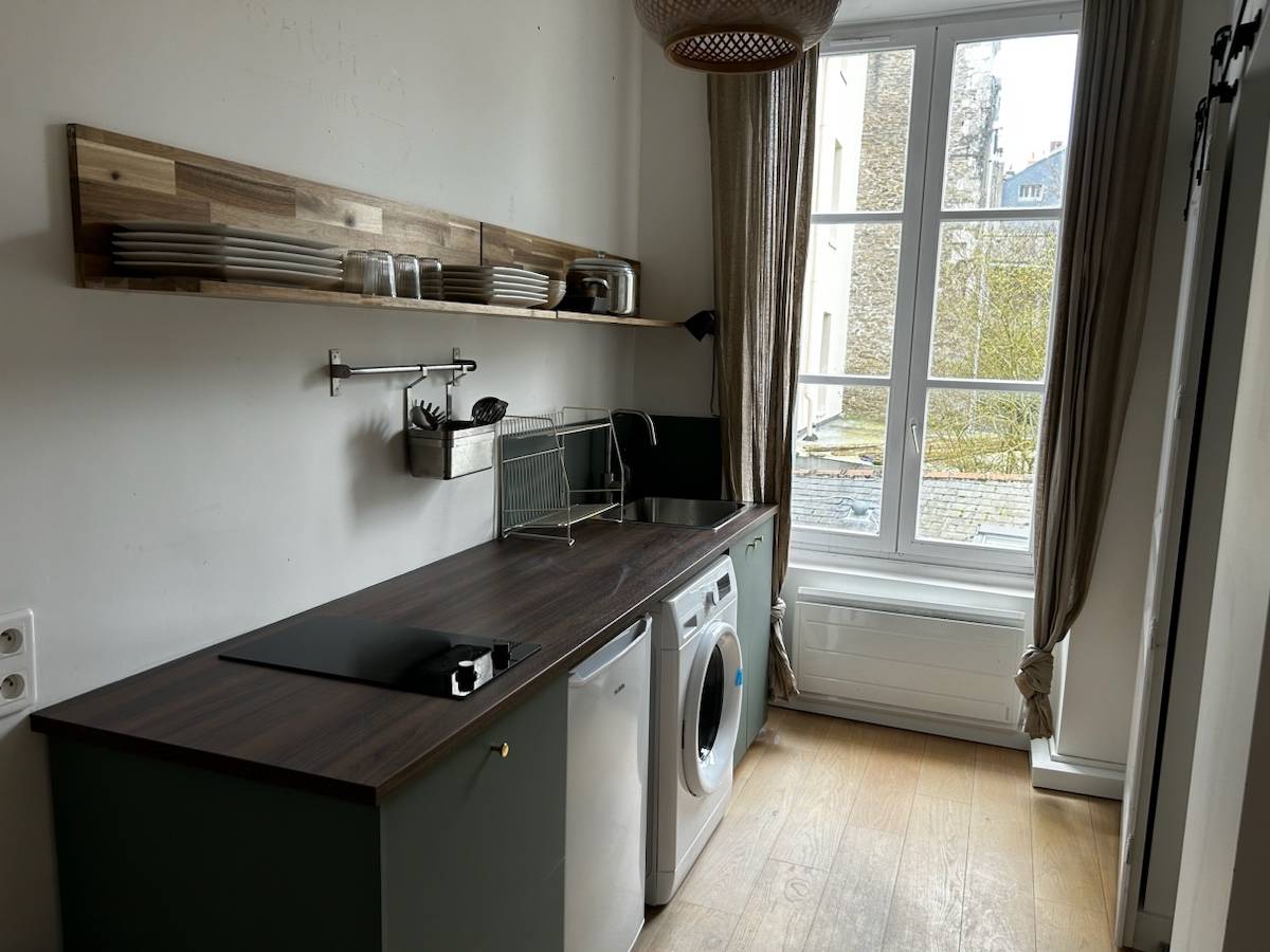 Loue appartement meublé refait à neuf - 31m² - fond de cour Cathédrale Saint-Clément Nantes
