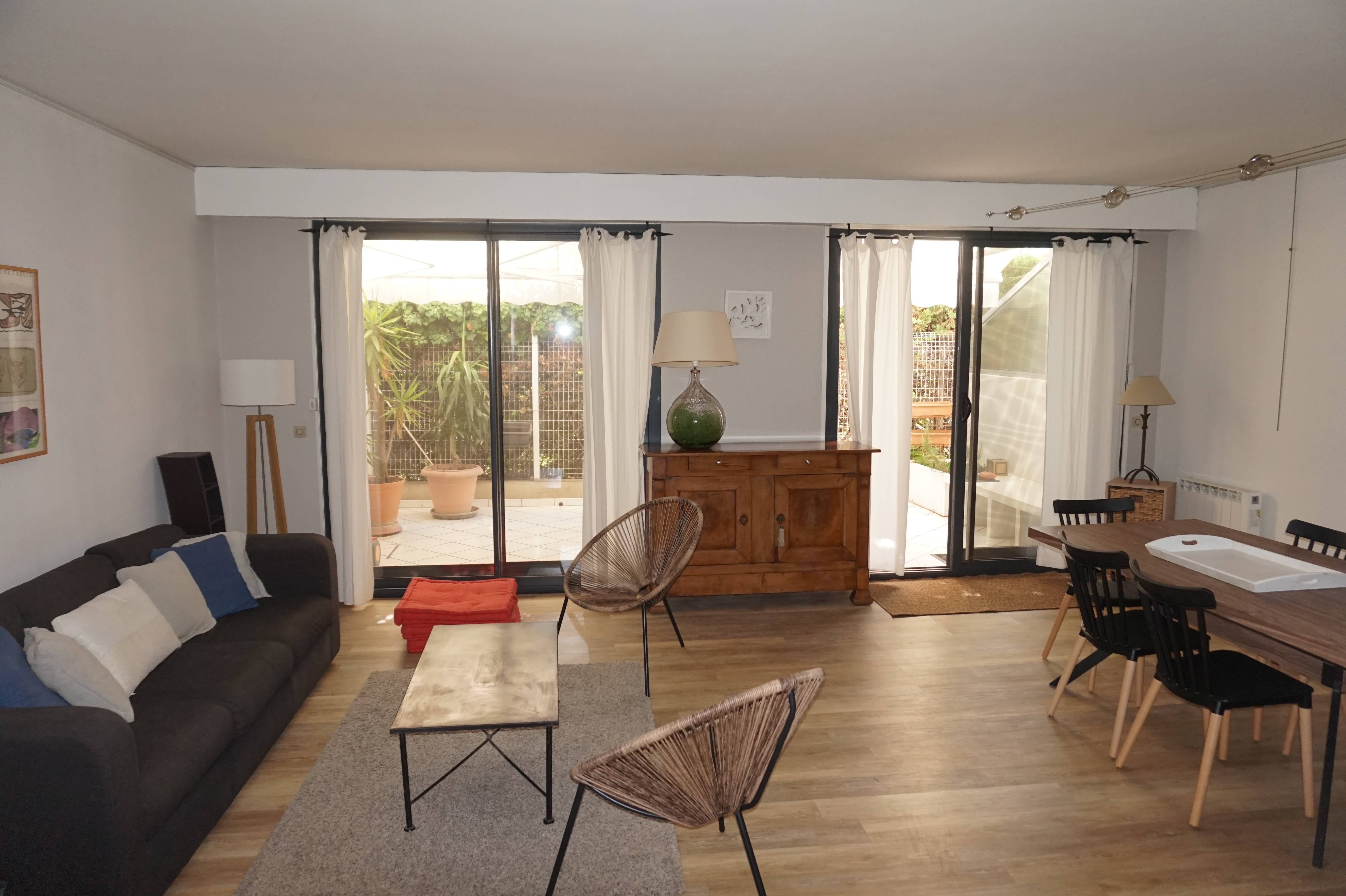 Loue Appartement meublé dans résidence de standing fermée avec terrasse et parking - 80m², Marseille 8ème