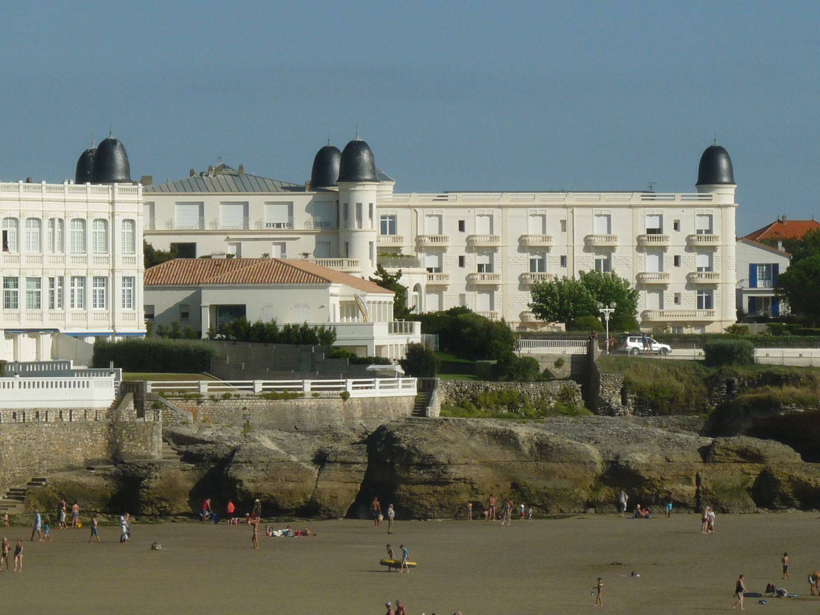 Loue appartement T2 - 4 couchages au pied de la plage de Pontaillac - atypique ancien hôtel
