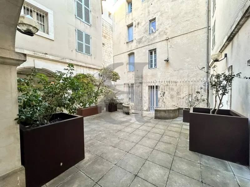 Vends appartement 70m² traversant - Centre historique Avignon